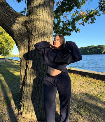 Off-The-Shoulder + Sweatpants Navy